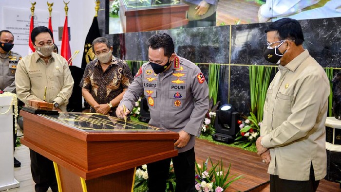 Kapolri Jenderal Listyo Sigit Prabowo meresmikan revitalisasi Museum Polri Tahun Anggaran 2021