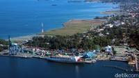 Kota Sorong juga merupakan kota industri, perdagangan dan jasa, karena Kota Sorong dikelilingi oleh kabupaten lain yang mempunyai sumber daya alam yang sangat potensial sehingga membuka peluang bagi investor dalam maupun luar negeri untuk menanamkan modalnya.