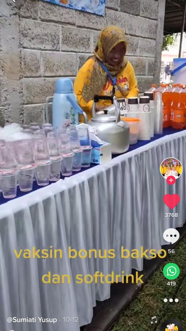 Kenyang! Habis Vaksin Covid-19 Dapat Bonus Bakso dan Minuman Gratis