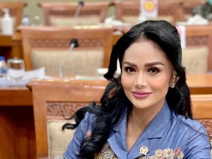 Krisdayanti Nyanyikan Selamat Ulang Tahun untuk Joko Widodo