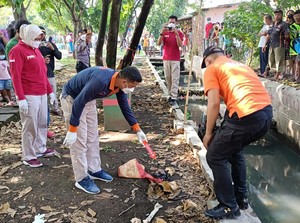 Jasad Bayi Perempuan Dalam Kardus Ditemukan di Saluran Air Semarang