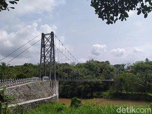 Viral Jembatan Sirotol Mustaqim Membentang di Atas Sungai Progo