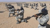 Sejumlah prajurit Taliban tengan dilatih dalam program pelatihan yang digelar selama tiga minggu di Lashkar Gah yang berada di Provinsi Helmand, barat daya, Afghanistan, Senin (25/10/2021) waktu setempat.