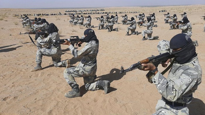 Melihat Lebih Dekat Latihan Pasukan Bersenjata Taliban di Afghanistan Sejumlah prajurit Taliban jalani pelatihan selama tiga minggu di Lashkar Gah, Afghanistan. Sejumlah latihan dilakukan para prajurit selama program 3 minggu itu.