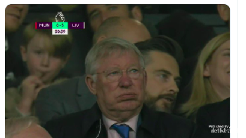 Bahkan Alex Ferguson tidak mempercayai MU dibantai Liverpool. Foto: Twitter