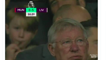 Sir Alex tak pantas menerima semua ini. Tim yang ia bangun telah dirusak oleh Ole. Foto: Twitter