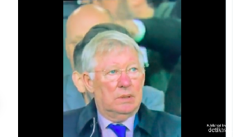 Netizen ini memberi narasi seolah Alex Ferguson telah menyadari Cristiano Ronaldo sudah tamat. Foto: Twitter