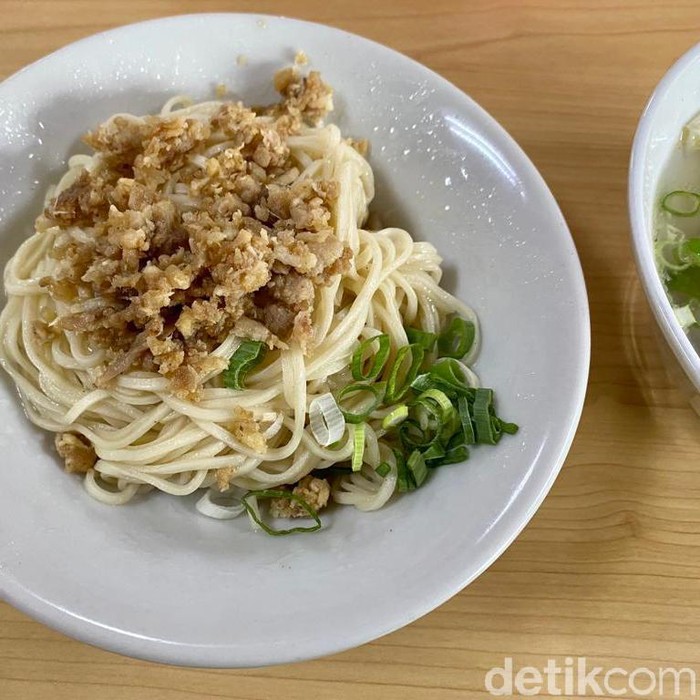 Gurih Mantap! Si Raja Bakso di Tasikmalaya yang Legendaris Ini