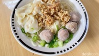 Salah satu menu yang menjadi andalan adalah Mie Bakso Spesial Kuah. Seporsinya dilengkapi dengan topping berupa babat, pangsit rebus dan tahu bakso. Foto: detikcom/Riska Fitria
