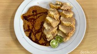 Selain itu, kami juga memesan menu mie ayam. Menurut kami tekstur mienya terlalu lembek, tapi tidak mengurangi kelezatan mie ayamnya. Foto: detikcom/Riska Fitria