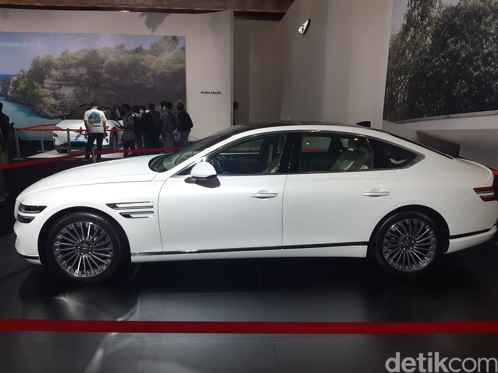 Mobil listrik Genesis G80
