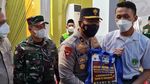 Momen Vaksinai-Bansos di Kampus Umaha Sidoarjo