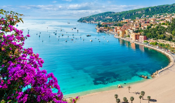 Pariwisata sudah dilakukan sejak tahun 1893 dengan membuka kasino di Monte Carlo. (Getty Images/iStockphoto) Pariwisata sudah dilakukan sejak tahun 1893 dengan membuka kasino di Monte Carlo. (Getty Images/iStockphoto)