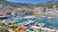 Monako merupakan negara mungil, dengan luas 2,02 km persegi tetapi amat kaya raya. Bukan karena sumber daya alam, tetapi Monako hidup dari pariwisata. Monako merupakan rumah para miliarder. Untuk masuk Monaco, turis bisa memilih naik kapal yacht dan kapal pesiar atau jalur darat dari Nice di Prancis yang tak sampai 1 jam. (Getty Images/iStockphoto)
