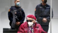 Furchner yang sudah lanjut usia dan tinggal di panti jompo dekat Hamburg dinyatakan fit untuk mengikuti proses persidangan.   (Marcus Brandt/dpa via AP)