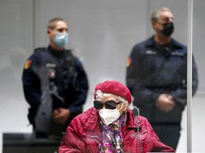 Nenek 96 Tahun dan Eks Nazi Duduk di Kursi Terdakwa