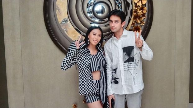 Omar Daniel beradu akting dengan model baru Bintang Darmawan.