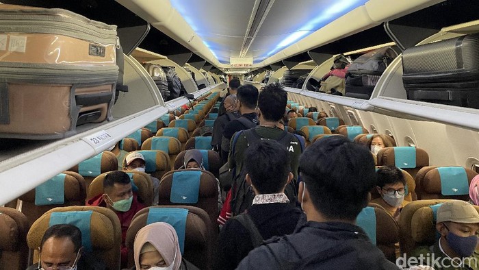 Pengalaman Terbang Pasca Wajib PCR, Pesawat Penuh!