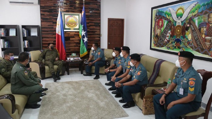 Personel ILO TNI terima penghargaan dari Filipina