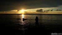 detikcom pun mendapatkan kesempatan untuk melihat langsung pemandangan matahari terbenam di Kausari Valey Beach Resort.