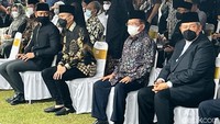 Sejumlah tokoh yang hadir di antaranya Presiden ke-6 RI Susilo Bambang Yudhoyono, Wakil Presiden Jusuf Kalla, serta putra sulung SBY, Agus Harimurti Yudhoyono.