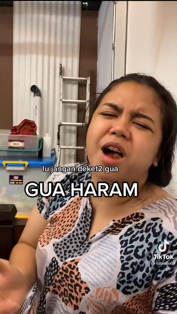 Diprank Makan Daging Babi, Netizen Ini Beri Reaksi Kocak