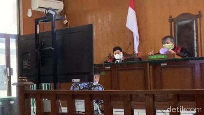 Diduga Telantarkan Istri, Pria Taiwan Disidang di PN Karawang