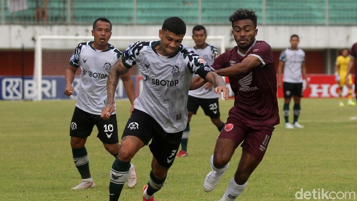 PSM Makassar vs Persikabo 1973 dalam lanjutan Liga 1 2021 digelar di Stadion Maguwoharjo, Sleman, Yogyakarta, Selasa (26/10). Laga berakhir imbang 0-0.