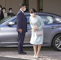 Dalam jumpa pers, Mako menyampaikan permohonan maaf atas kegaduhan yang timbul karena pernikahannya. Saya minta maaf kalau timbul ketidaknyamanan dan saya juga berterima kasih kepada mereka yang mendukung saya. Bagi saya, Kei tidak ada penggantinya. Pernikahan ini adalah pilihan yang penting buat kami, kata Mako. (Foto: AP/Koki Sengoku)