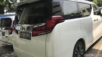 Namun terlihat warna mobil berpelat B-139-RFS itu berubah warna menjadi putih. Foto: Hanif/detikhot