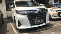 Awalnya, Rachel Vennya juga membuat heboh setelah mobilnya diketahui berpelat B-139-RFS. Foto: Hanif/detikhot