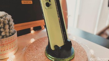 Dimensi HP ini 162.9×75.8×8.6mm dengan berat 199.8g Foto: Adi Fida Rahman/detikINET