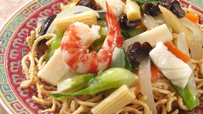 Resep I Fu Mie Seafood ala Restoran yang Renyah Komplet Isinya Resep I Fu Mie Seafood ala Restoran yang Renyah Komplet Isinya