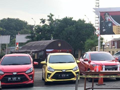 Sejumlah aset seperti mobil, uang tunai, sertifikat tanah hingga logam mulia disita dari mafia sabu internasional oleh penyidik Satres Narkoba Polres Pelabuhan Tanjung Priok.