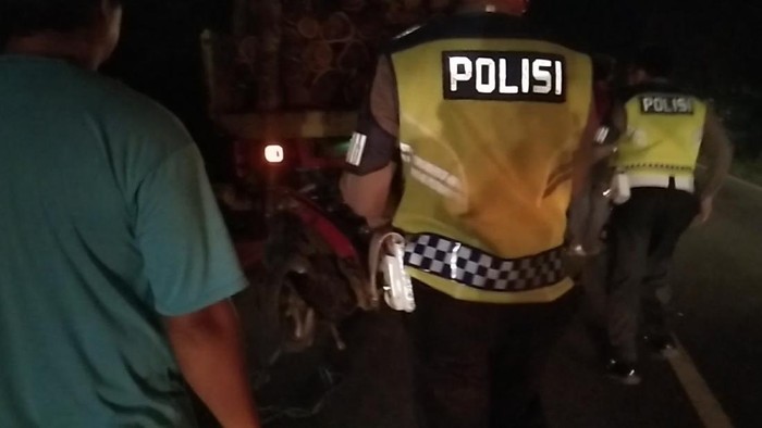 Seorang pengendara tewas usai tabrak truk parkir di badan jalan Cianjur