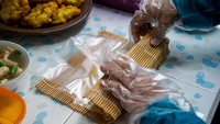 Setelah Omaba beroperasi, tim yang terdiri dari ibu-ibu PKK, Posyandu, dan Majlis Taklim mulai memasak sendiri makanan yang bergizi.   
