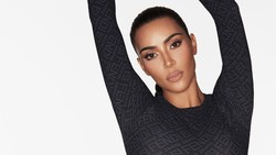 10 Wanita yang Dijuluki Kembaran Kim Kardashian, Siapa yang Paling Mirip?