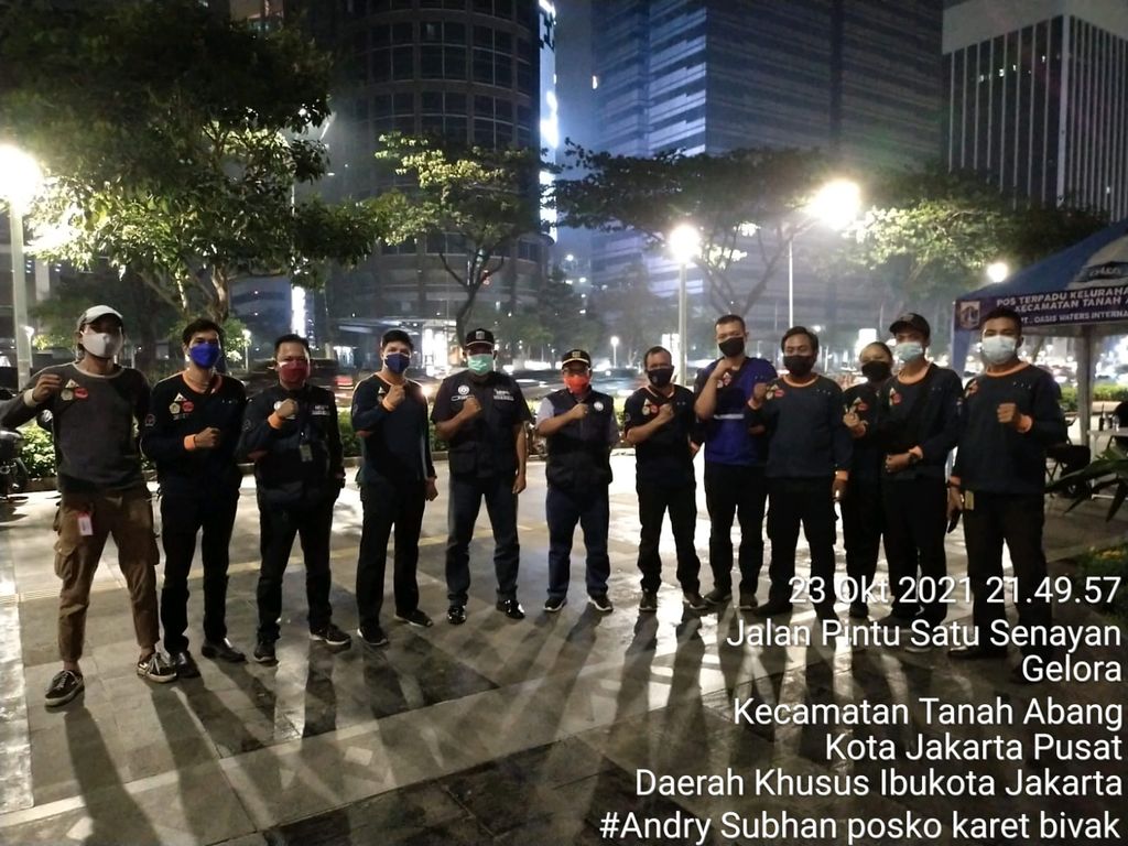 Sudin Sosial Jakpus merazia PMKS di Jl Jend Sudirman, 23 Oktober 2021. (Dok Pemkot Jakpus) Sudin Sosial Jakpus merazia PMKS di Jl Jend Sudirman, 23 Oktober 2021. (Dok Pemkot Jakpus)