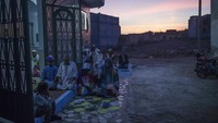 Suasana Sholat Maghrib di kampung sufi, di Aroui, Maroko. Wilayah ini berada di 480 km sebelah timur Ibu Kota Rabat.