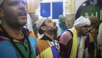 Para penganut sufi serius berdoa dalam perayaan Maulid Nabi Muhamad SAW.