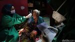 Vaksinasi COVID-19 dari Rumah ke Rumah Sasar Lansia di Solo
