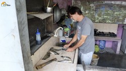 5 Bule Ini Betah Tinggal di Desa Indonesia, Sampai Ada yang Jadi Tukang Ikan