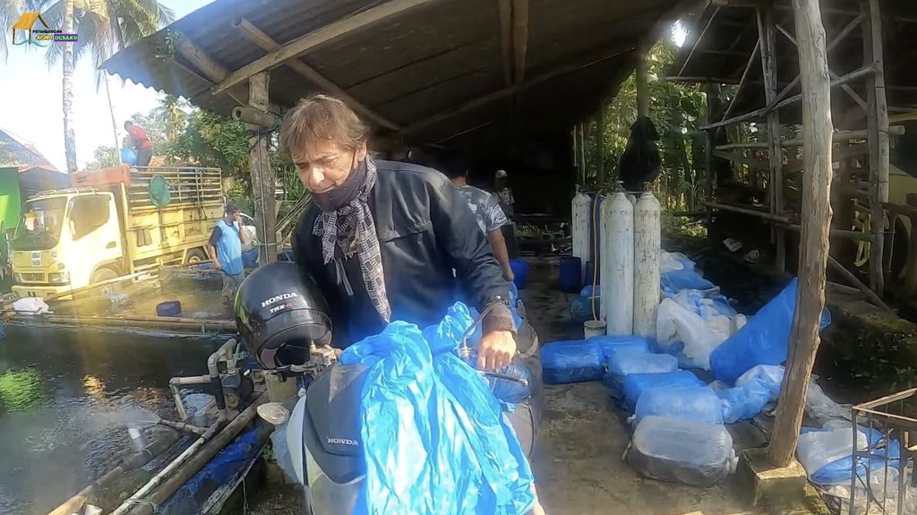 Viral Bule Swiss Jadi Tukang Ikan di Pangandaran, Jago Bahasa Sunda