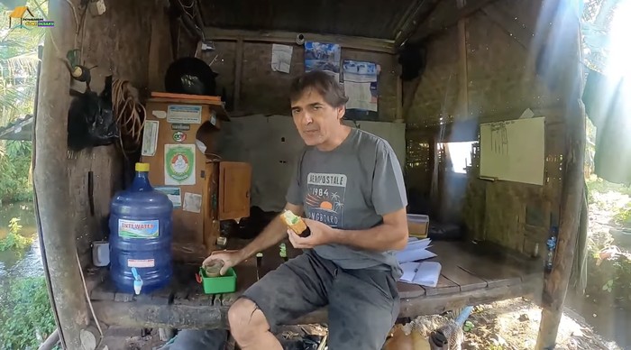 Viral Bule Swiss Jadi Tukang Ikan di Pangandaran, Jago Bahasa Sunda Viral Bule Swiss Jadi Tukang Ikan di Pangandaran, Jago Bahasa Sunda