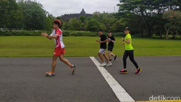 William mendedikasikan lari marathon tersebut untuk penggalangan dana bagi pelaku wisata di Candi Borobudur. Dia akan membagikan 20.000 eksemplar buku edukasi tentang cerita relief Borobudur. 