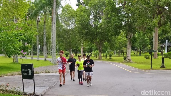 William berlari mengelilingi candi Borobudur selama 30 kali tanpa berhenti. Untuk sekali putaran keliling Candi Borobudur jaraknya sekitar 1,7 kilometer. Total jarak yang dia tempuh 51 kilometer. 