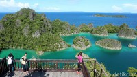 Wisatawan wajib menerapkan protokol kesehatan.