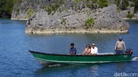 Raja Ampat, wisata bahari yang terkenal sangat dikagumi wisatawan, baik lokal maupun mancanegara.