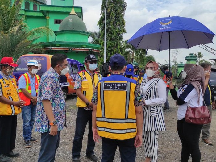 Anggota DPR RI NasDem Pantau Proyek Pelebaran Jalan