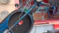 Ada 93 item berbahan dari besi bekas seberat 1,5 ton yang jadi bahan karya seni. (Achmad Syauqi/detikcom)